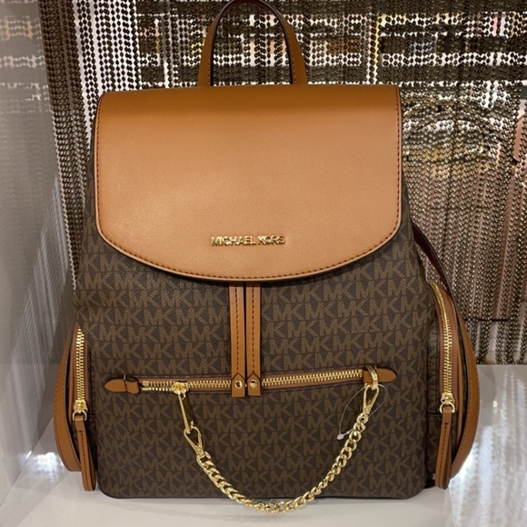 Michael Kors Handbags - ⚠️LAST 1⚠️ Michael Kors Jet Set Chain LG Backpack